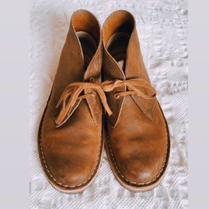 Brown leather desert Clark’s boots